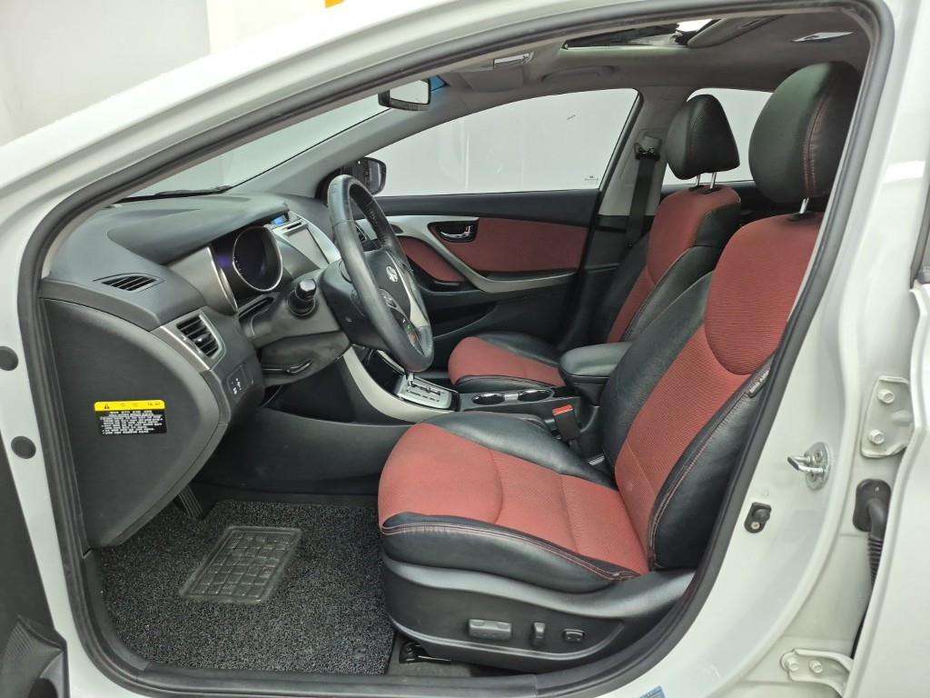 HYUNDAI Avante - Vista 11