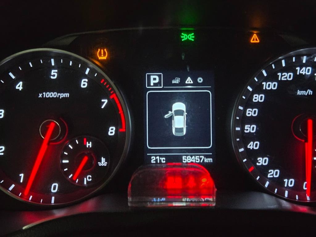 HYUNDAI Avante - Vista 12