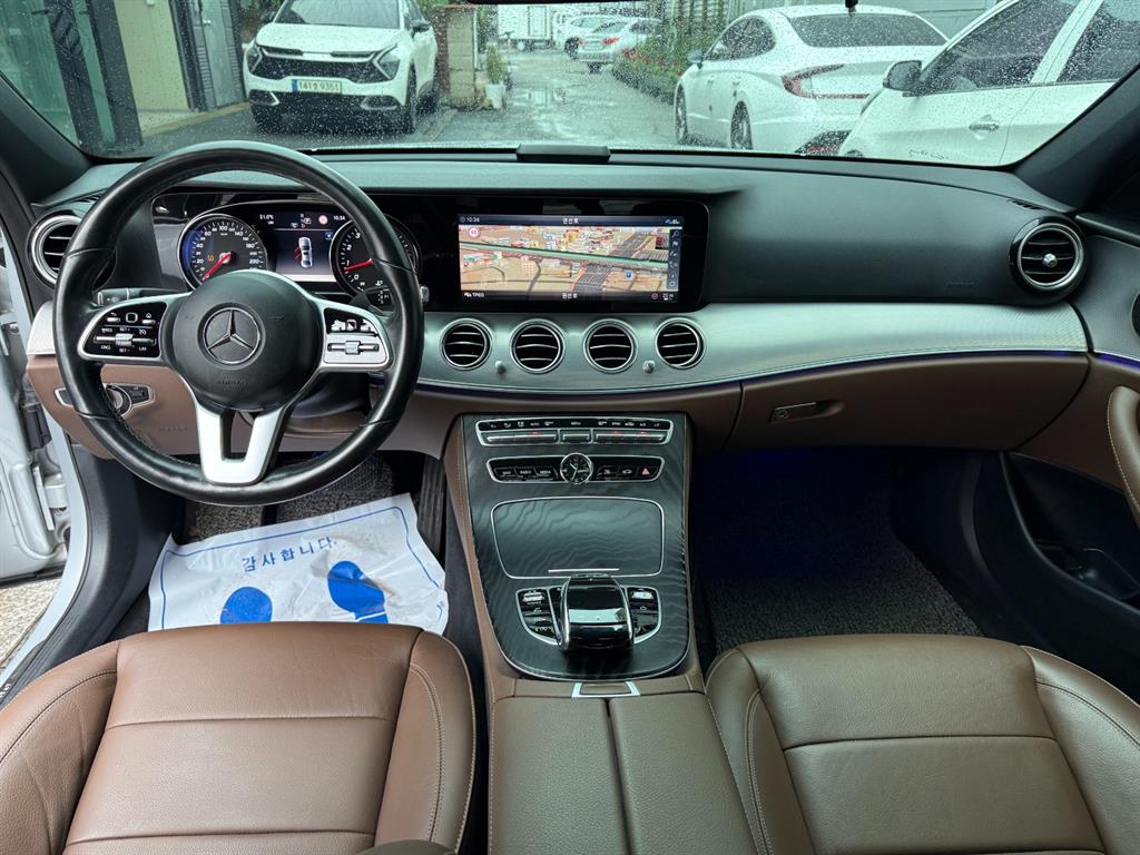 Mercedes Benz E class - Vista 7