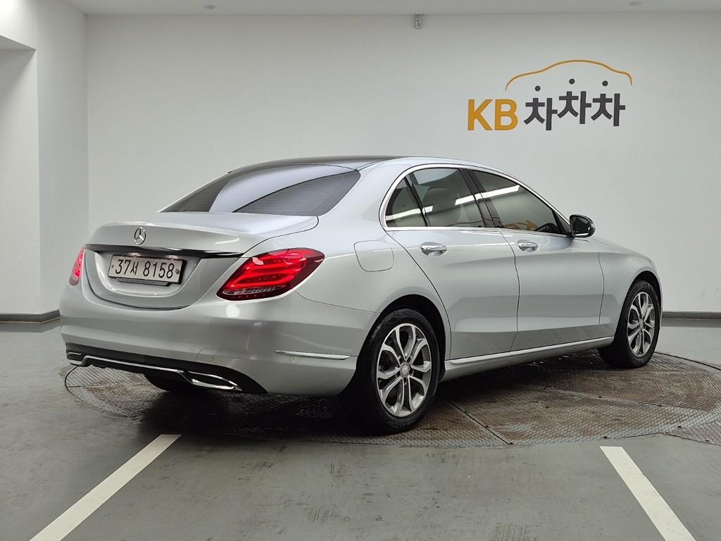 Mercedes Benz C Class - Vista 4