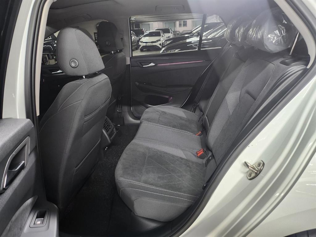 Volkswagen Golf - Vista 9