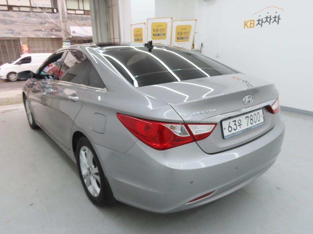 HYUNDAI Sonata - Vista 4