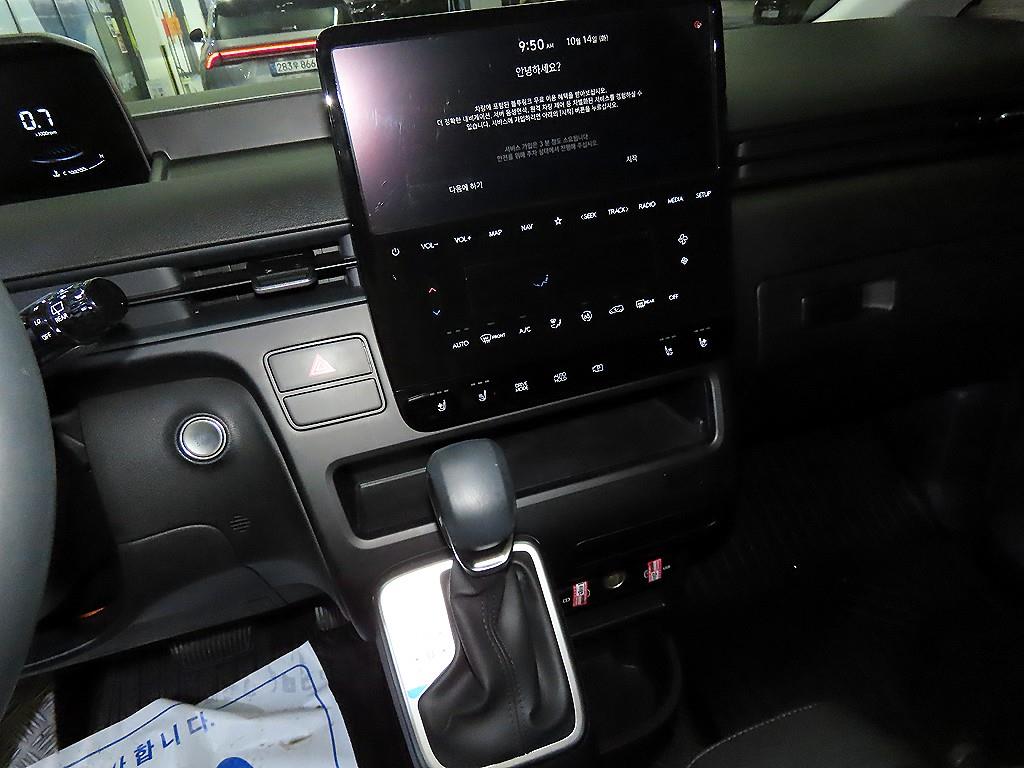 HYUNDAI Staria - Vista 10