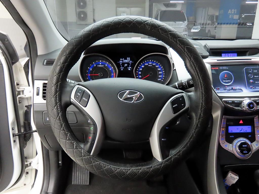 HYUNDAI Avante - Vista 8