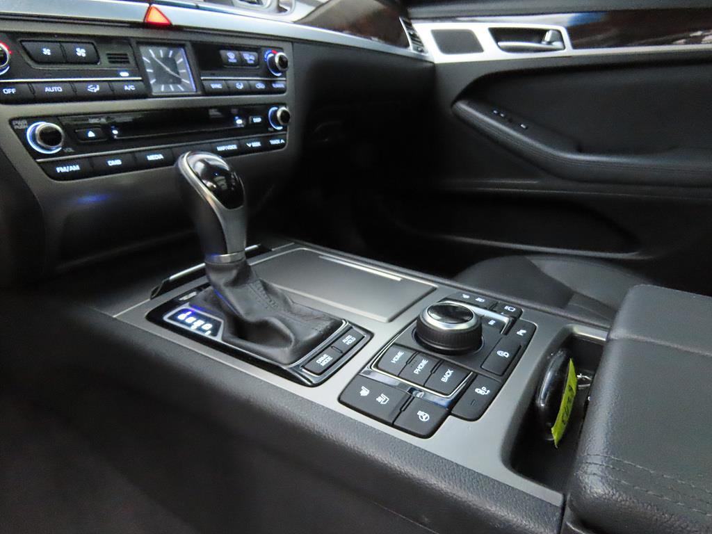 HYUNDAI Genesis - Vista 11