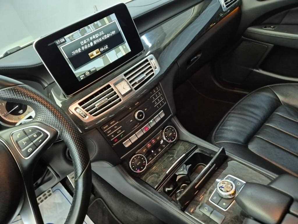 Mercedes Benz CLS Class - Vista 10