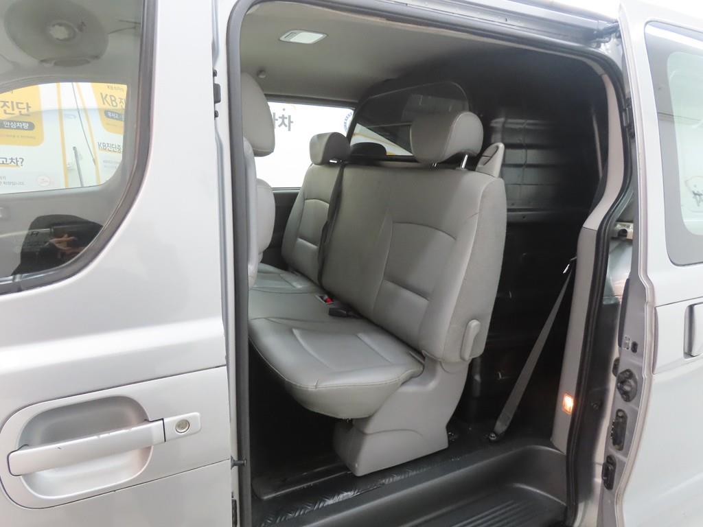 HYUNDAI Starex - Vista 6