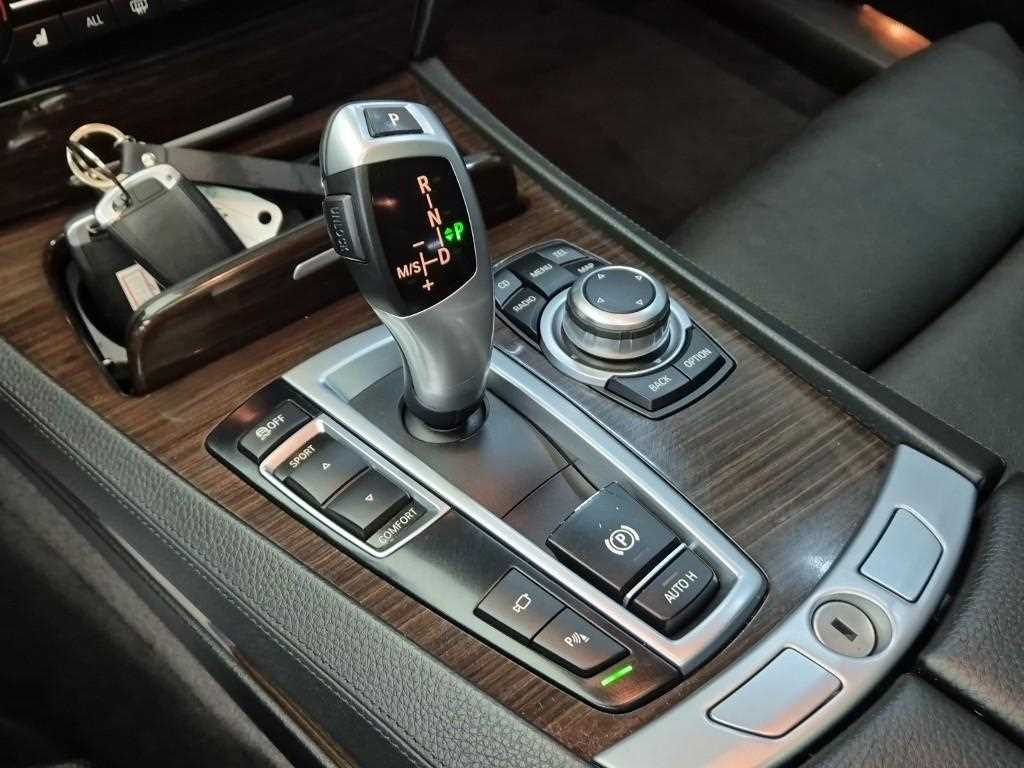 BMW 7 Series - Vista 8