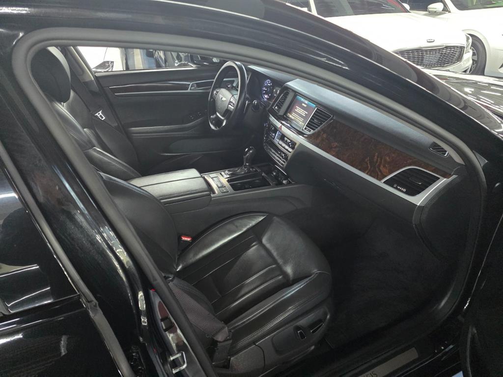 HYUNDAI Genesis - Vista 7