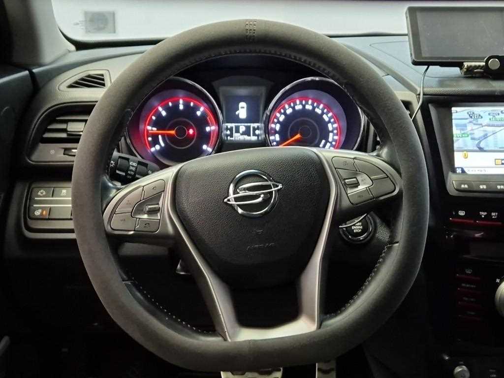 Ssangyong Tivoli - Vista 9