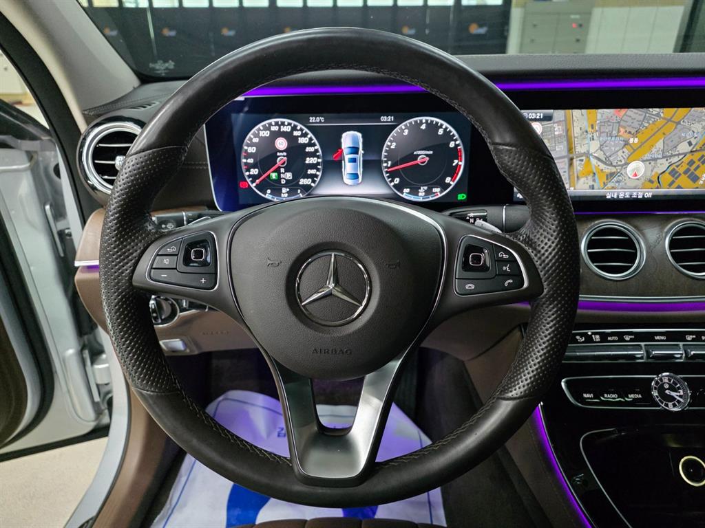 Mercedes Benz E class - Vista 6