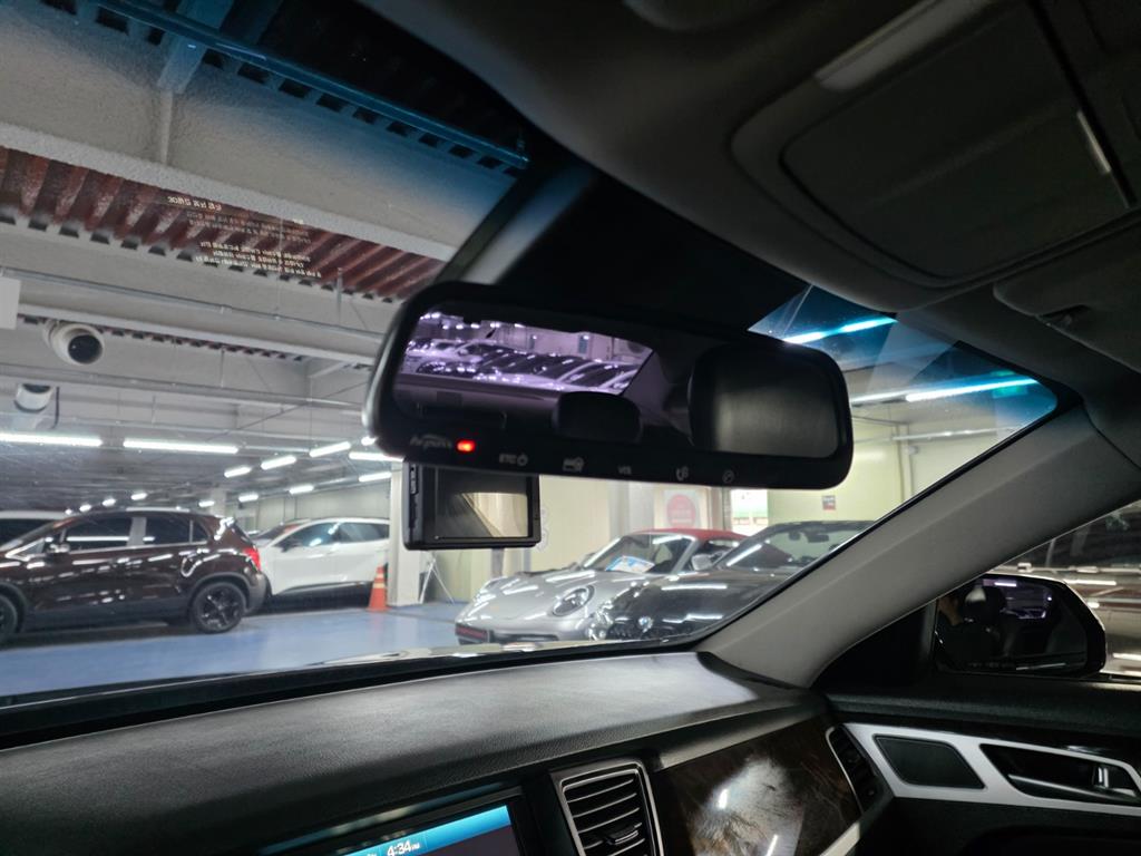 HYUNDAI Genesis - Vista 11