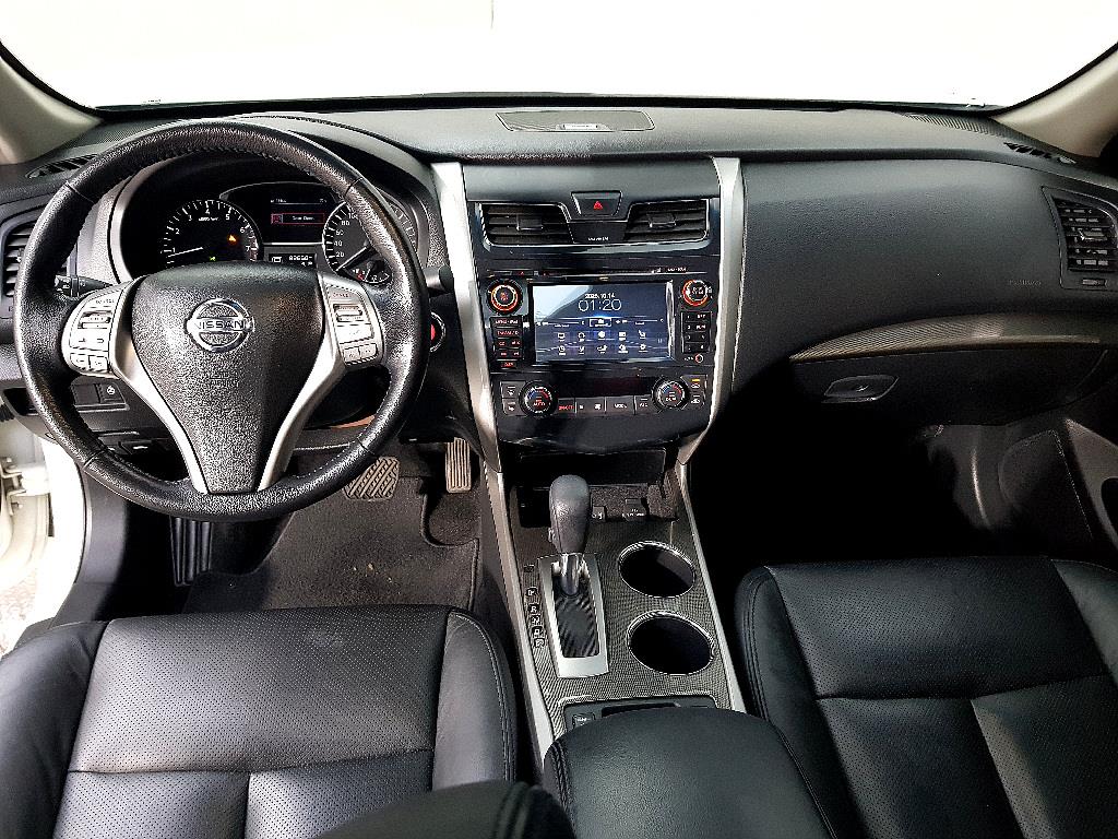 Nissan Altima - Vista 5
