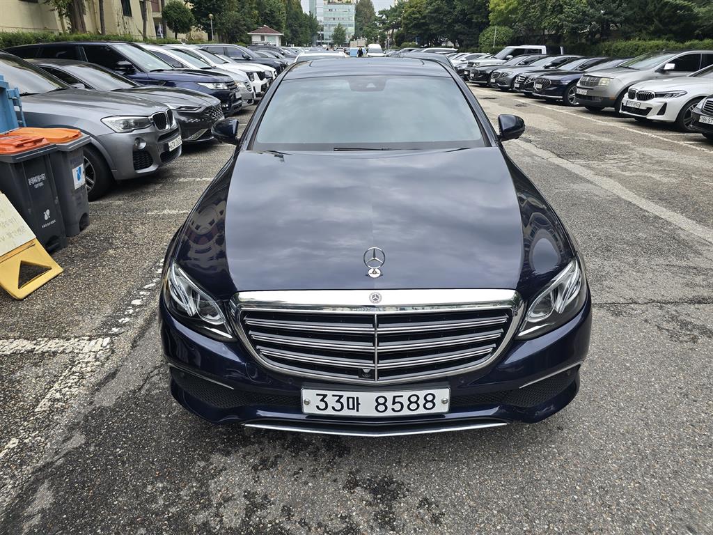 Mercedes Benz E class 2018 Azul - Importación desde Corea - HF Imports Iquique - Foto 1