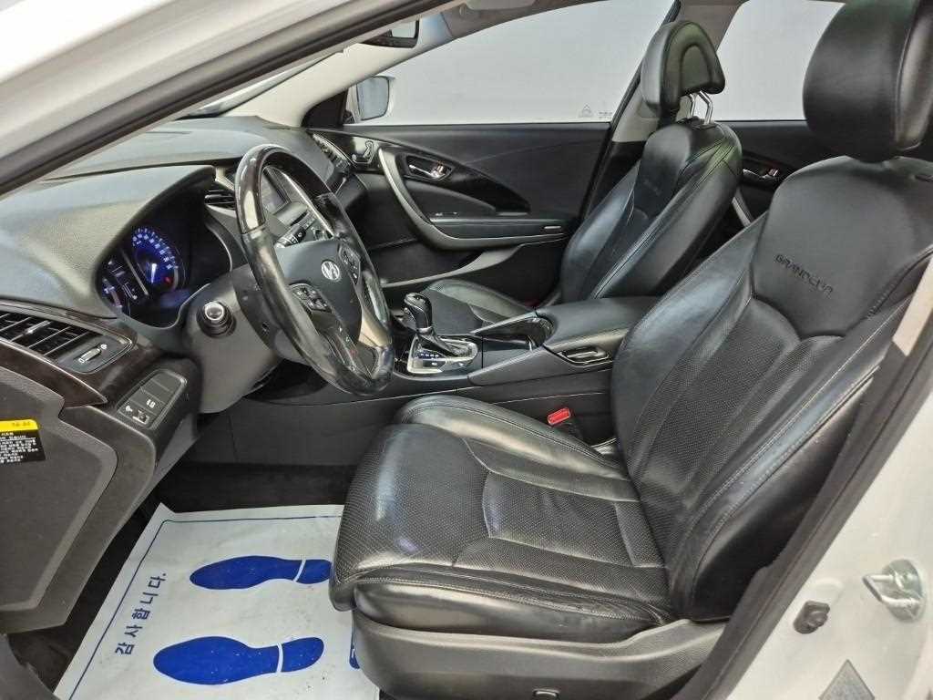 HYUNDAI Grandeur - Vista 11