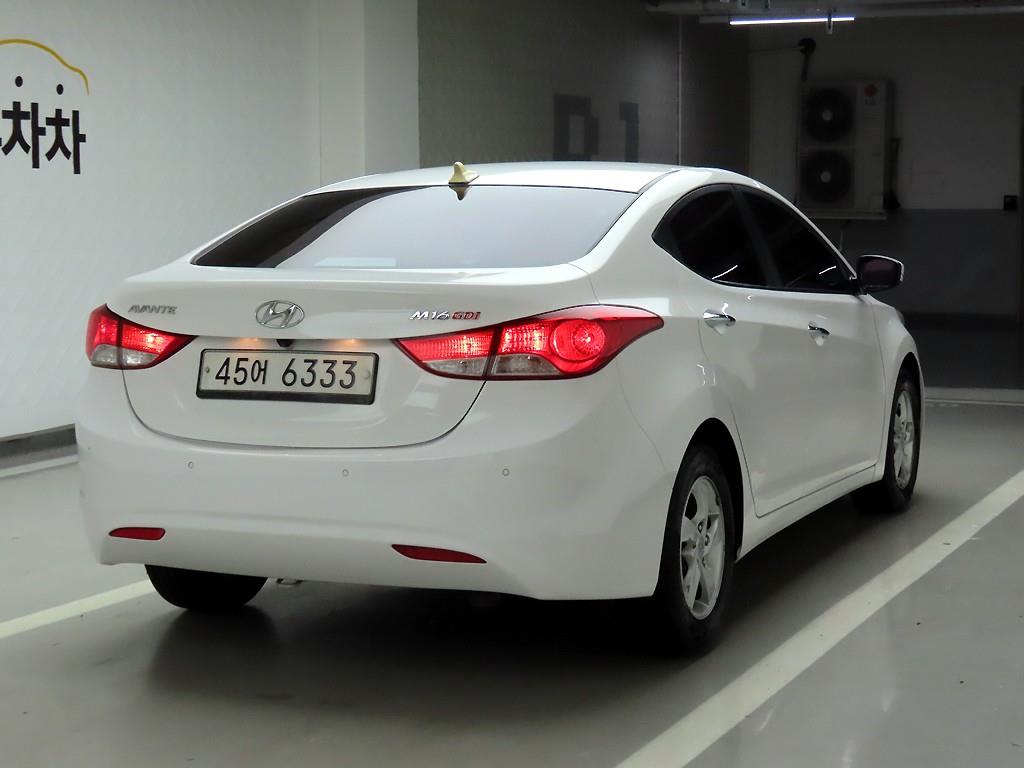 HYUNDAI Avante - Vista 4