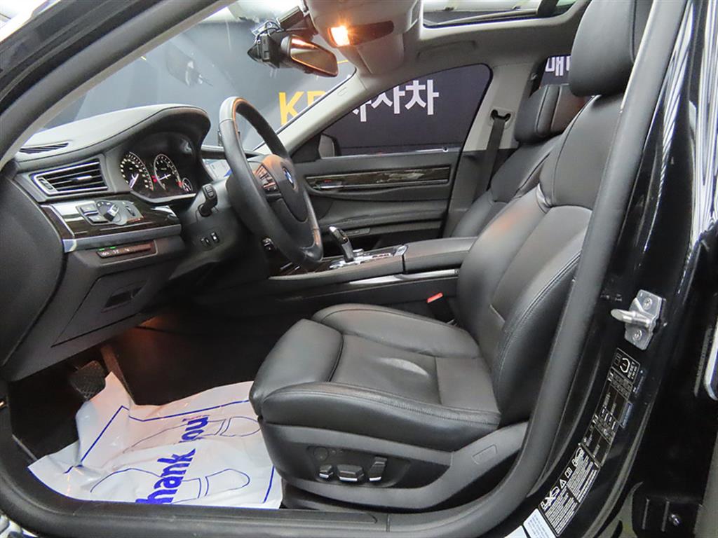 BMW 7 Series - Vista 5