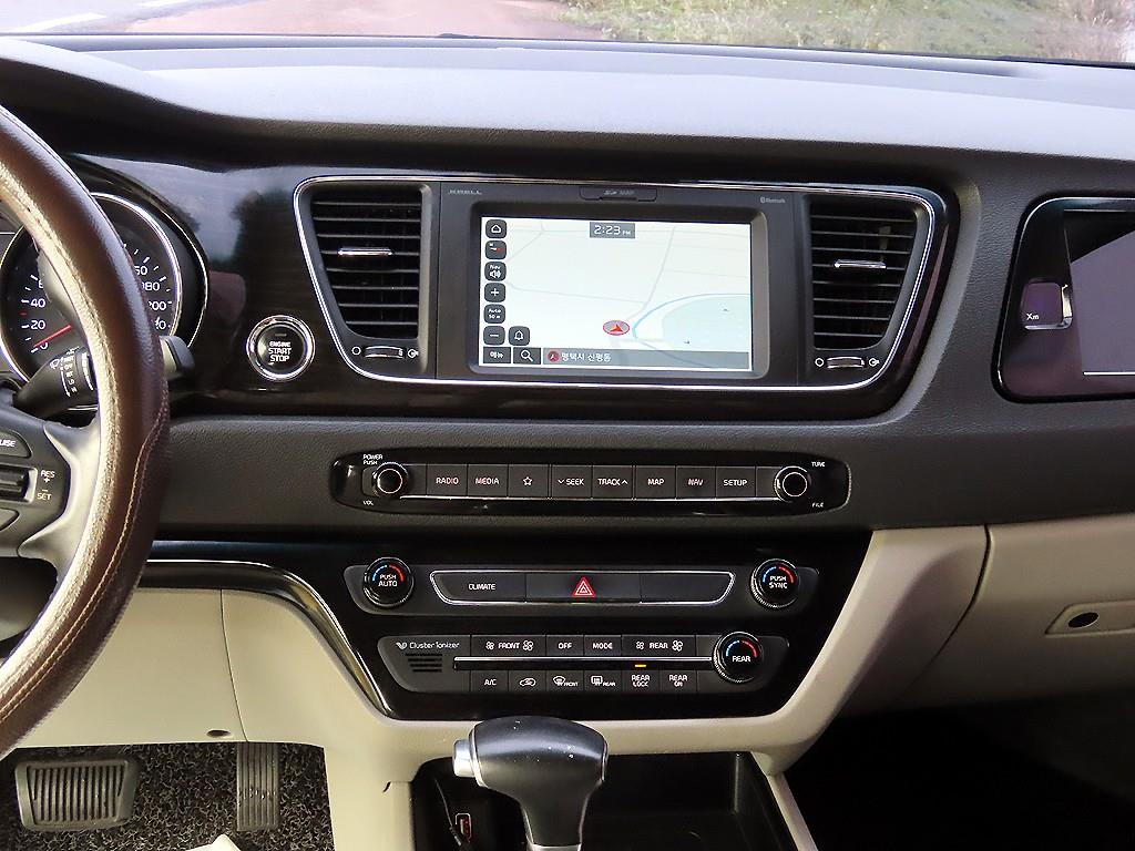 KIA Carnival - Vista 10