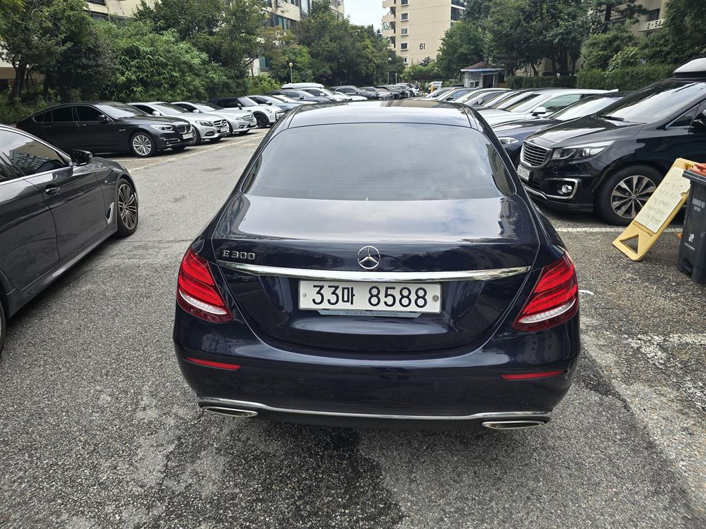 Mercedes Benz E class - Vista 2