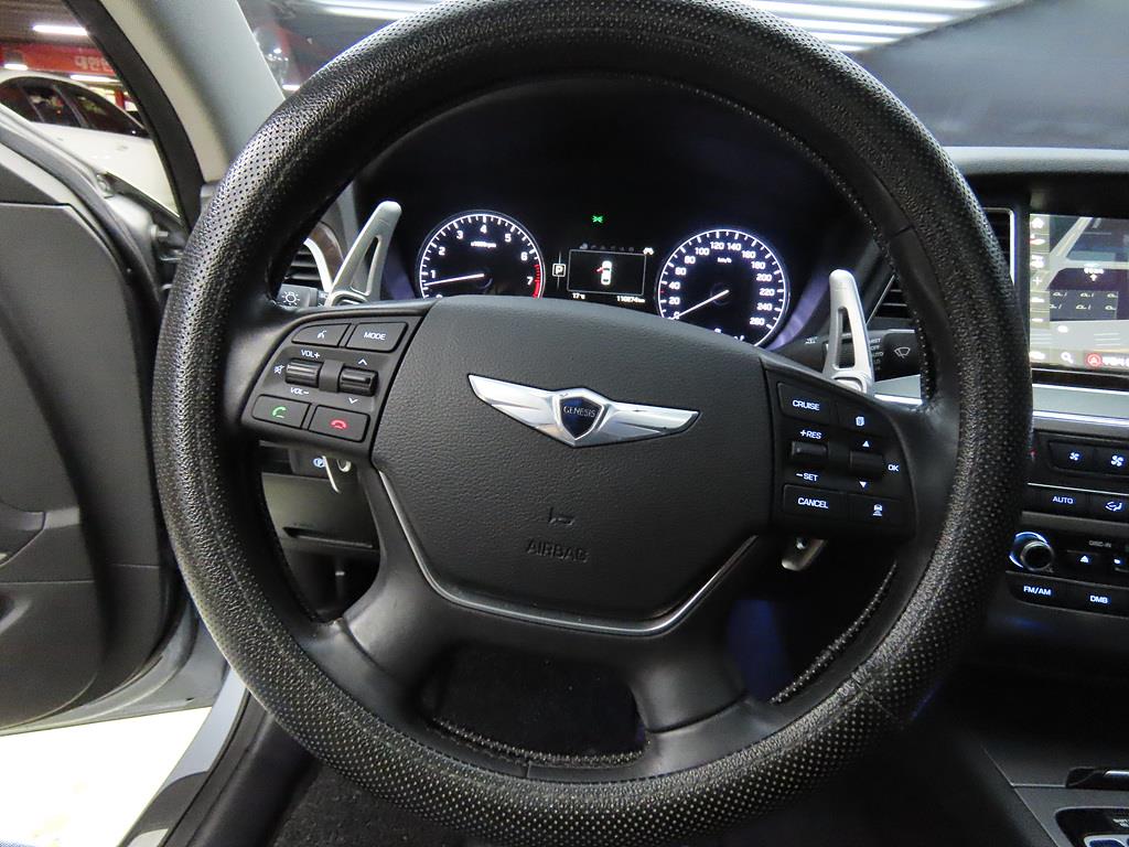 HYUNDAI Genesis - Vista 8