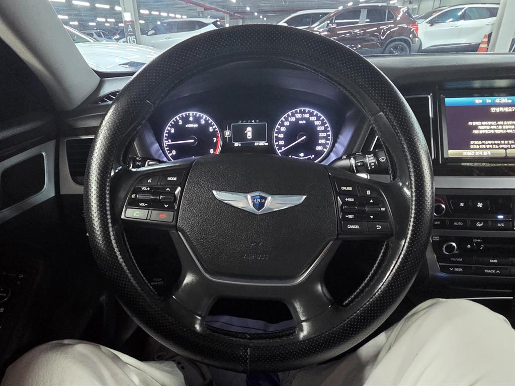 HYUNDAI Genesis - Vista 8