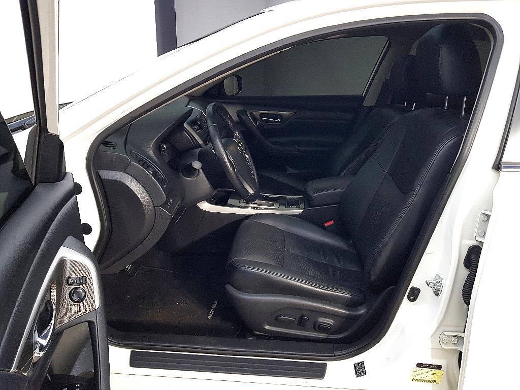 Nissan Altima - Vista 8