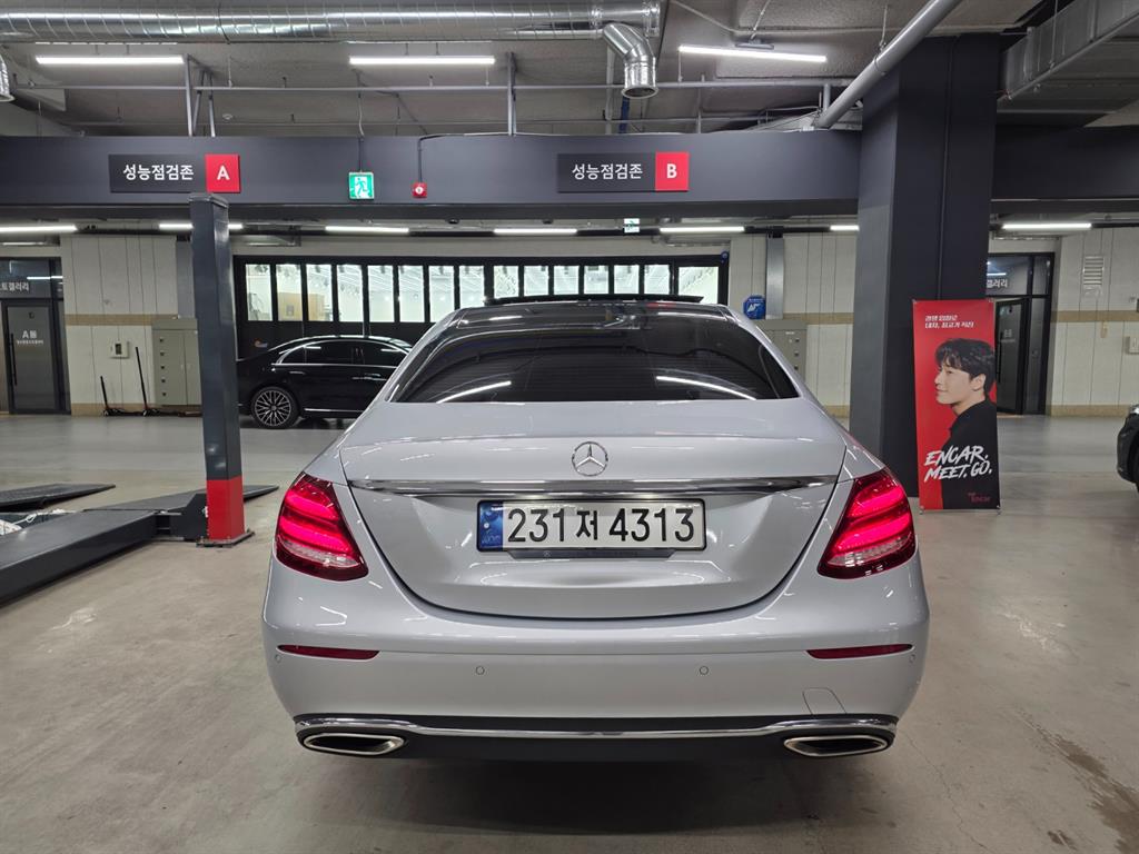 Mercedes Benz E class - Vista 4