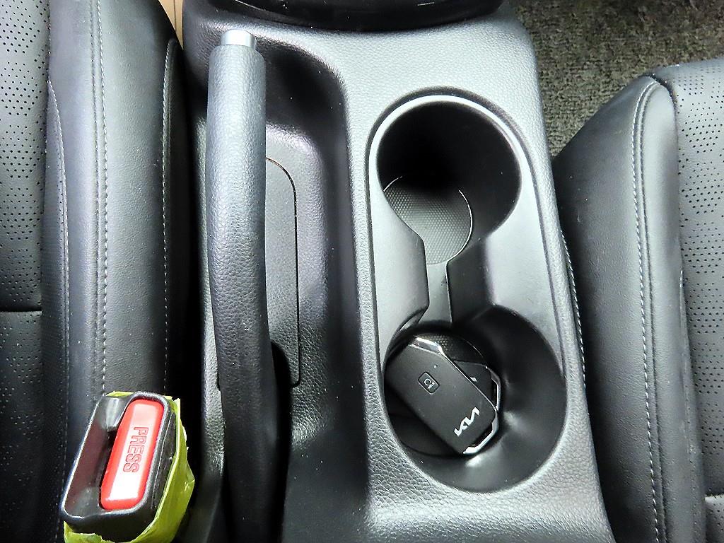 KIA Seltos 2022 Negro - Importación desde Corea - HF Imports Iquique - Foto 13