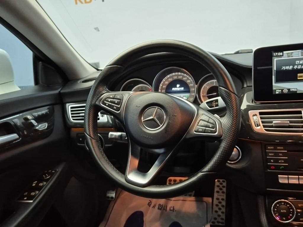 Mercedes Benz CLS Class - Vista 9