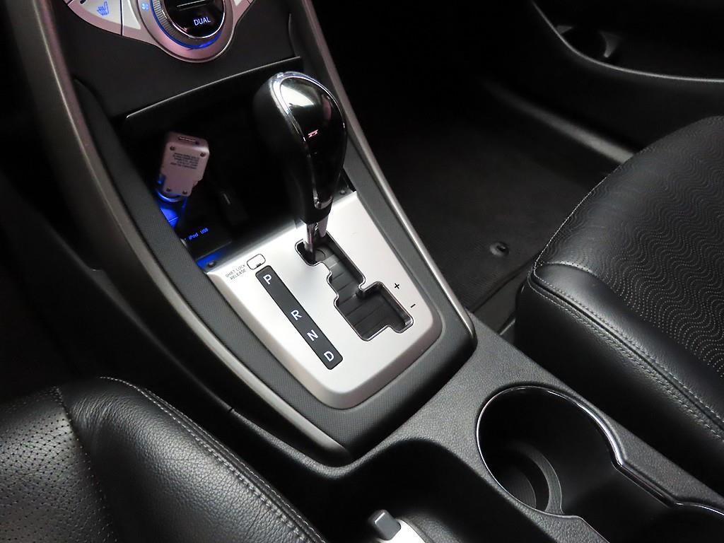 HYUNDAI Avante - Vista 10