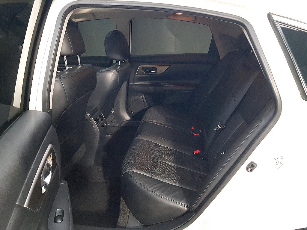 Nissan Altima - Vista 9