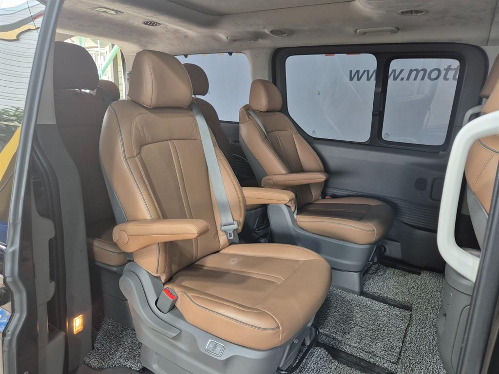 HYUNDAI Staria - Vista 8