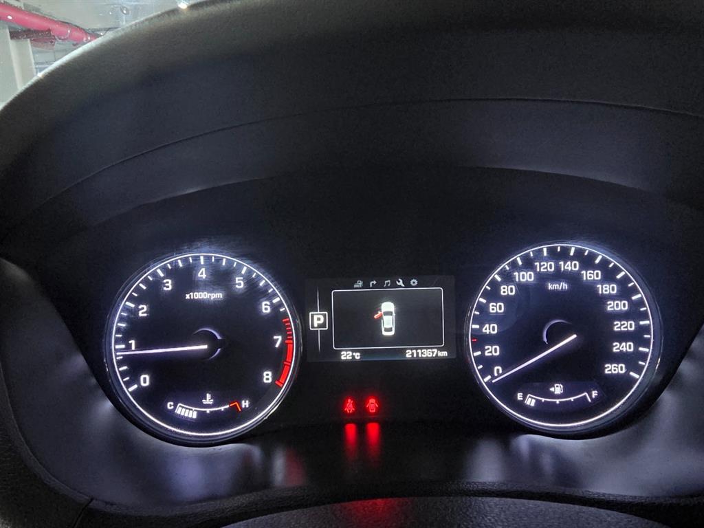 HYUNDAI Genesis - Vista 10