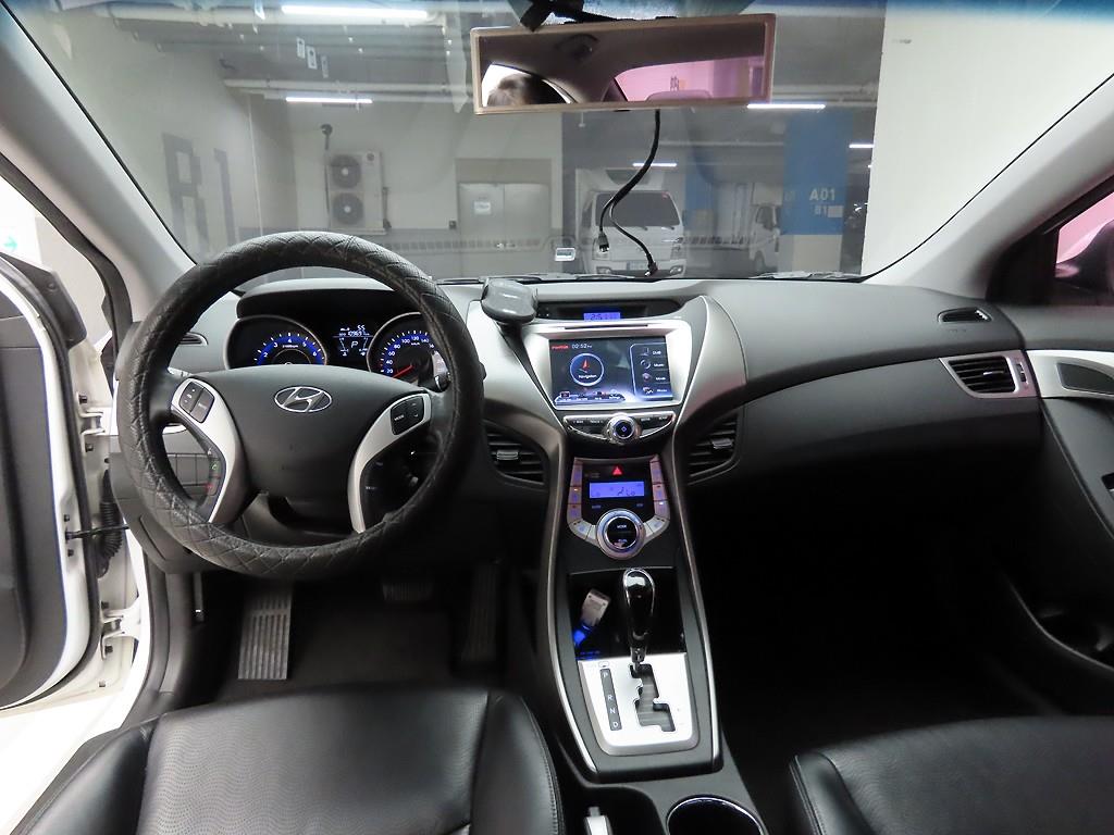 HYUNDAI Avante - Vista 7