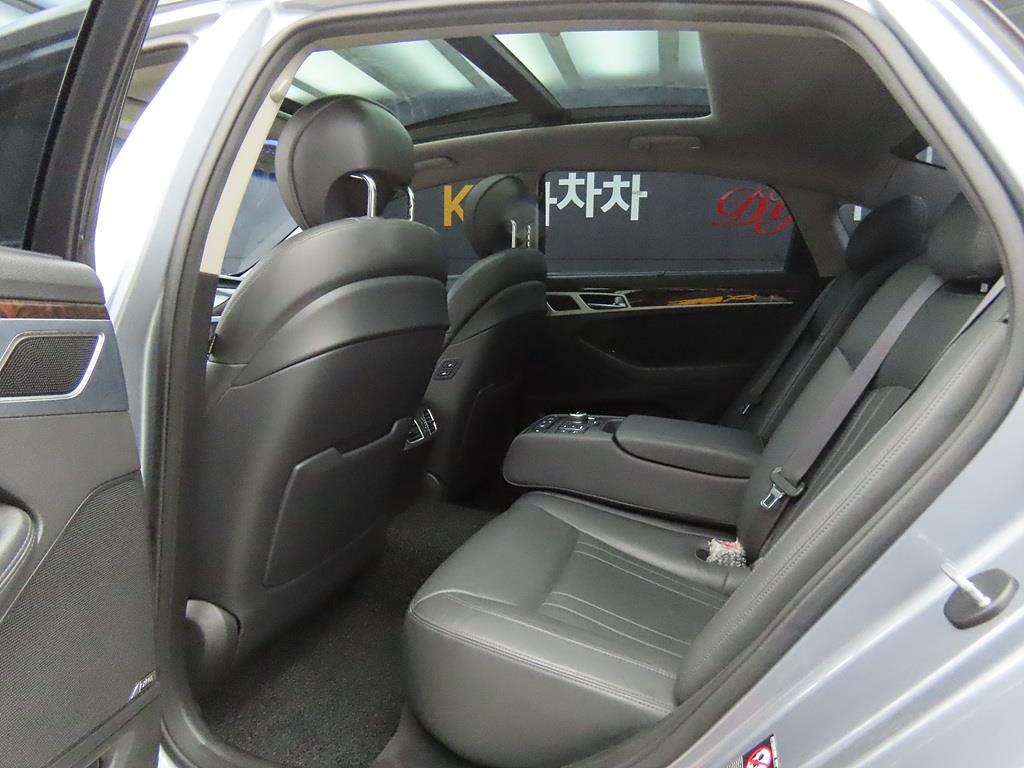 HYUNDAI Genesis - Vista 6