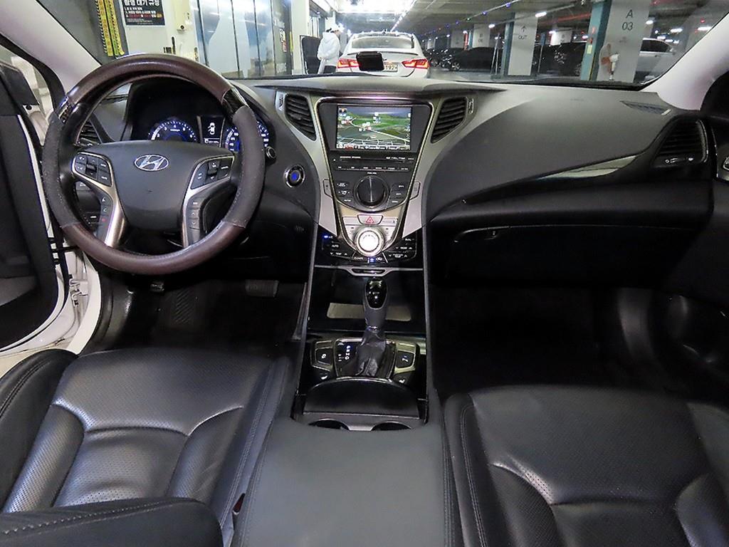 HYUNDAI Grandeur - Vista 10