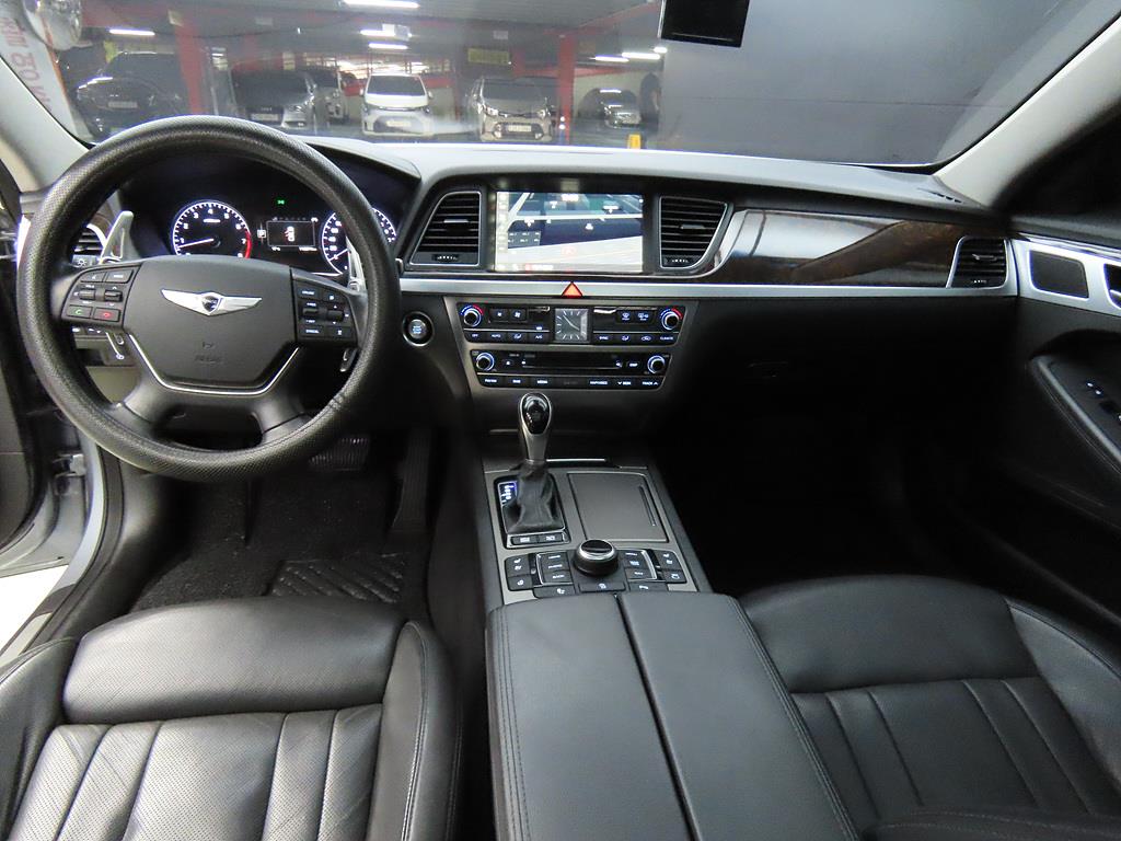 HYUNDAI Genesis - Vista 7