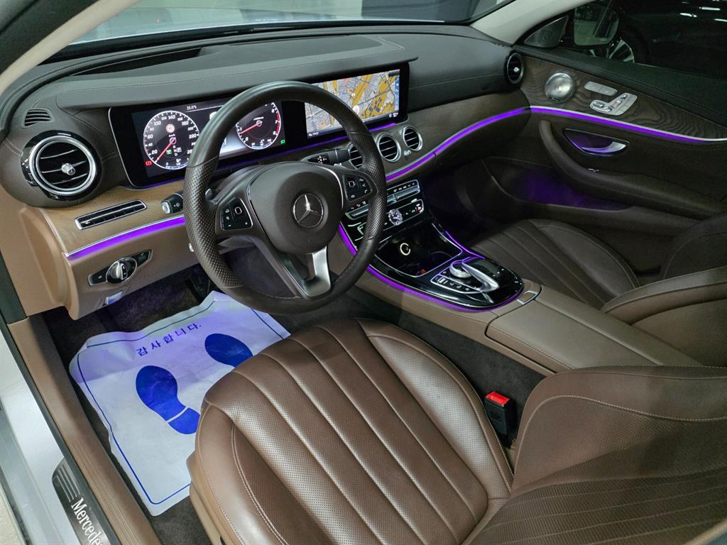 Mercedes Benz E class - Vista 5