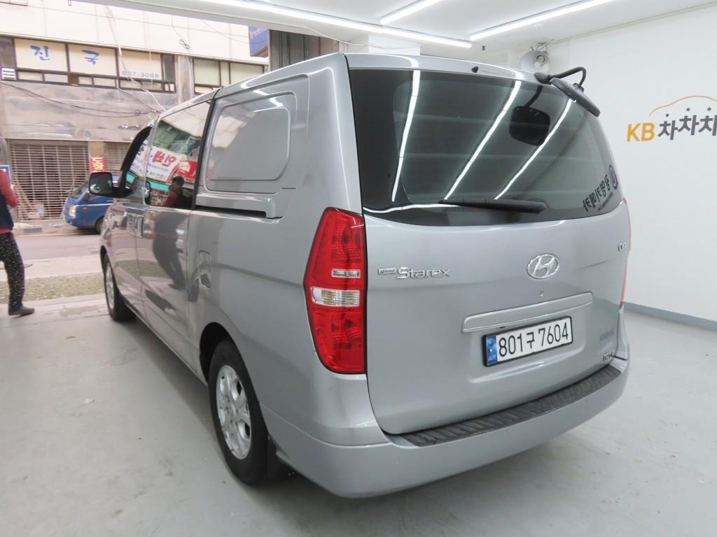 HYUNDAI Starex - Vista 4