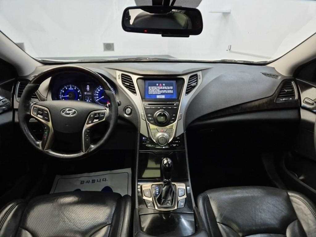 HYUNDAI Grandeur - Vista 7