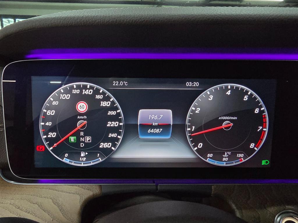 Mercedes Benz E class - Vista 7