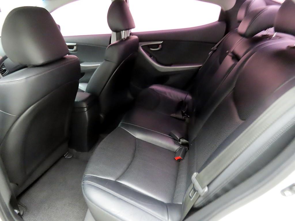 HYUNDAI Avante - Vista 6