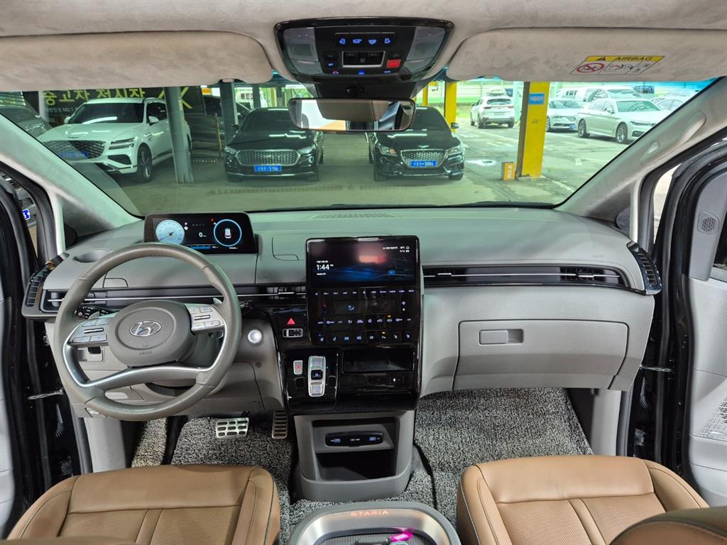 HYUNDAI Staria - Vista 5