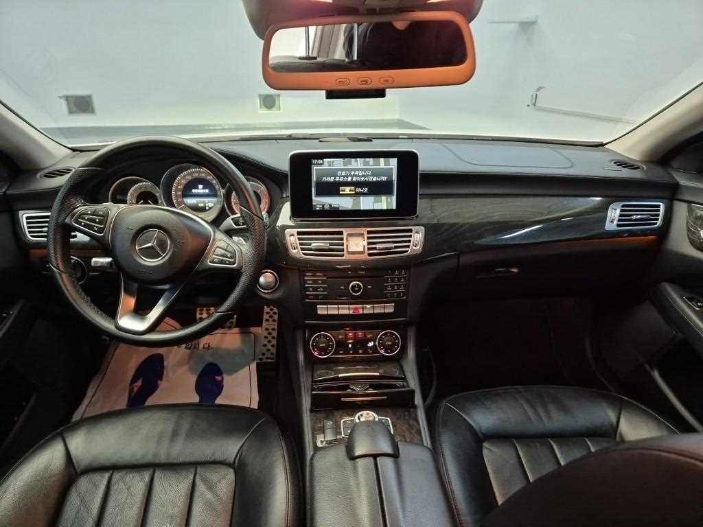 Mercedes Benz CLS Class - Vista 7