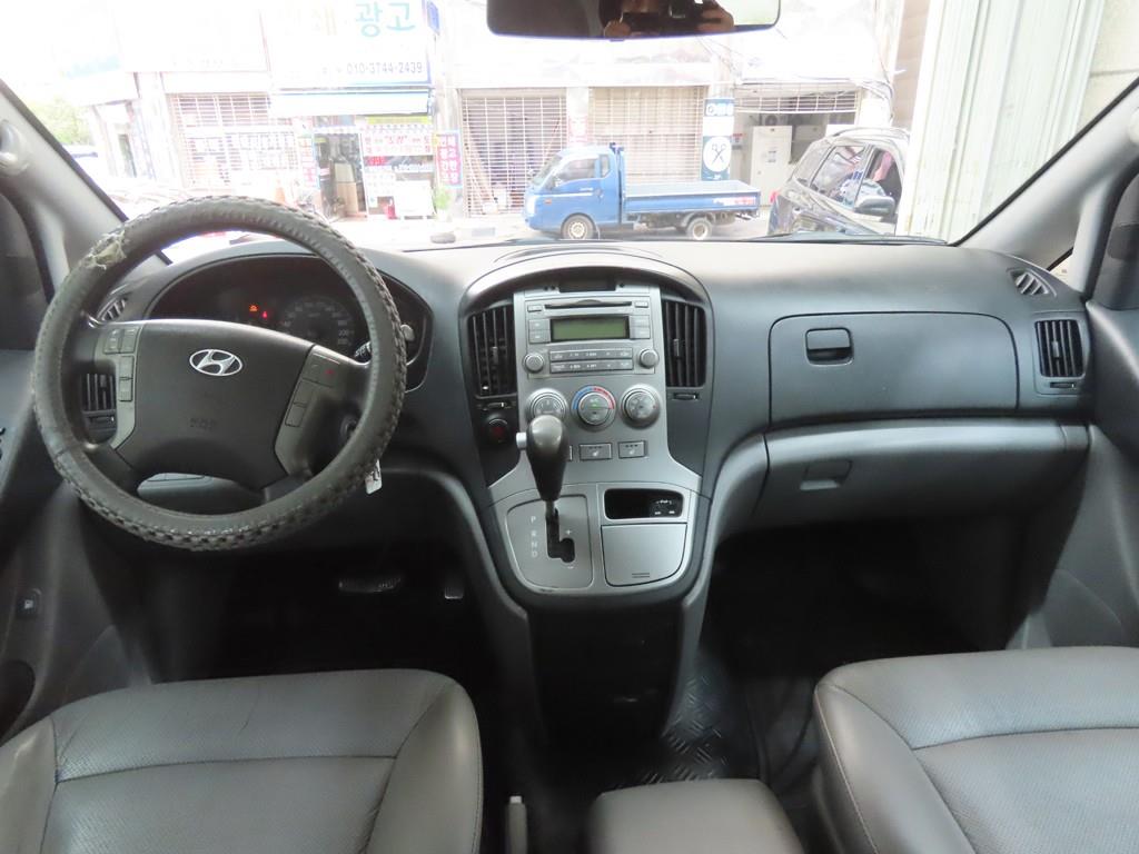 HYUNDAI Starex - Vista 7