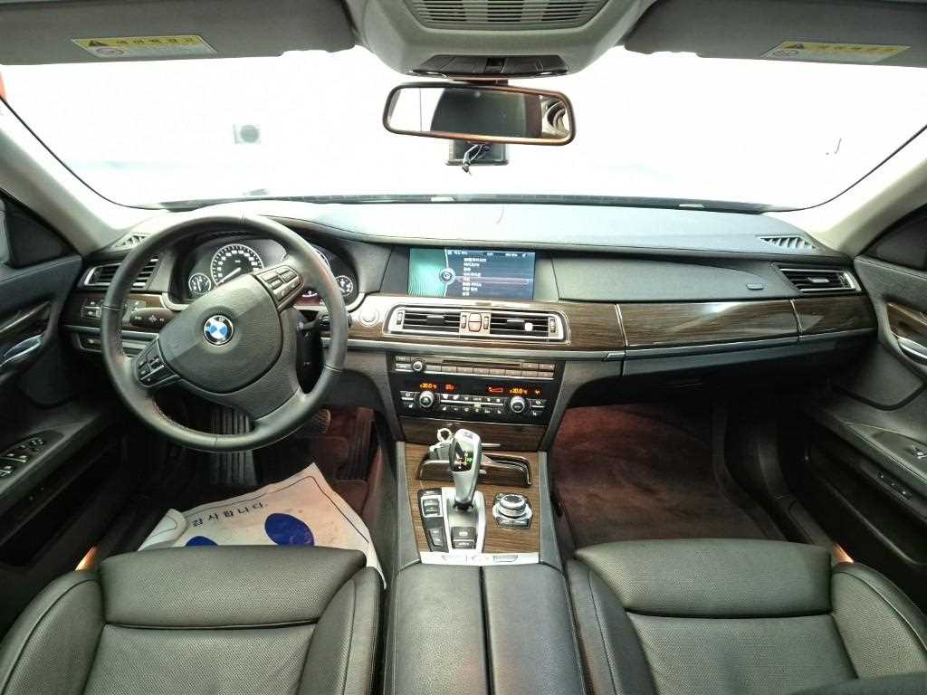 BMW 7 Series - Vista 9