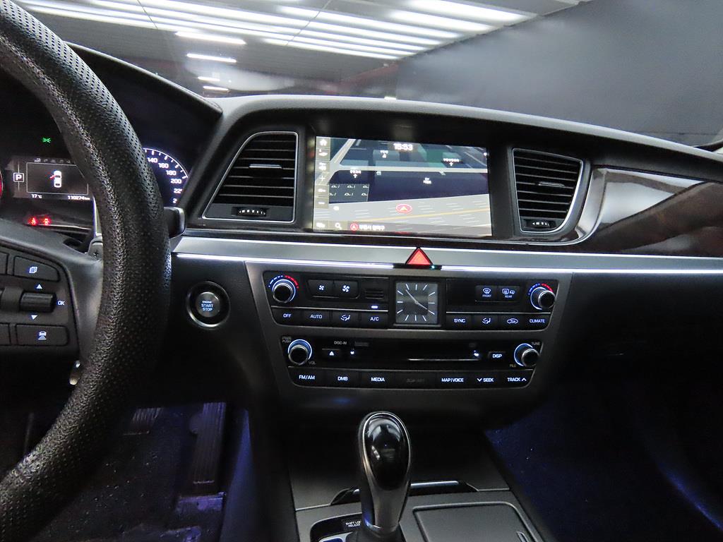 HYUNDAI Genesis - Vista 10