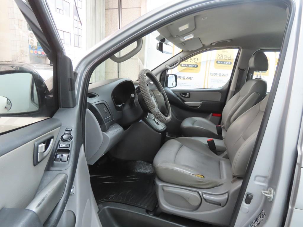 HYUNDAI Starex - Vista 5