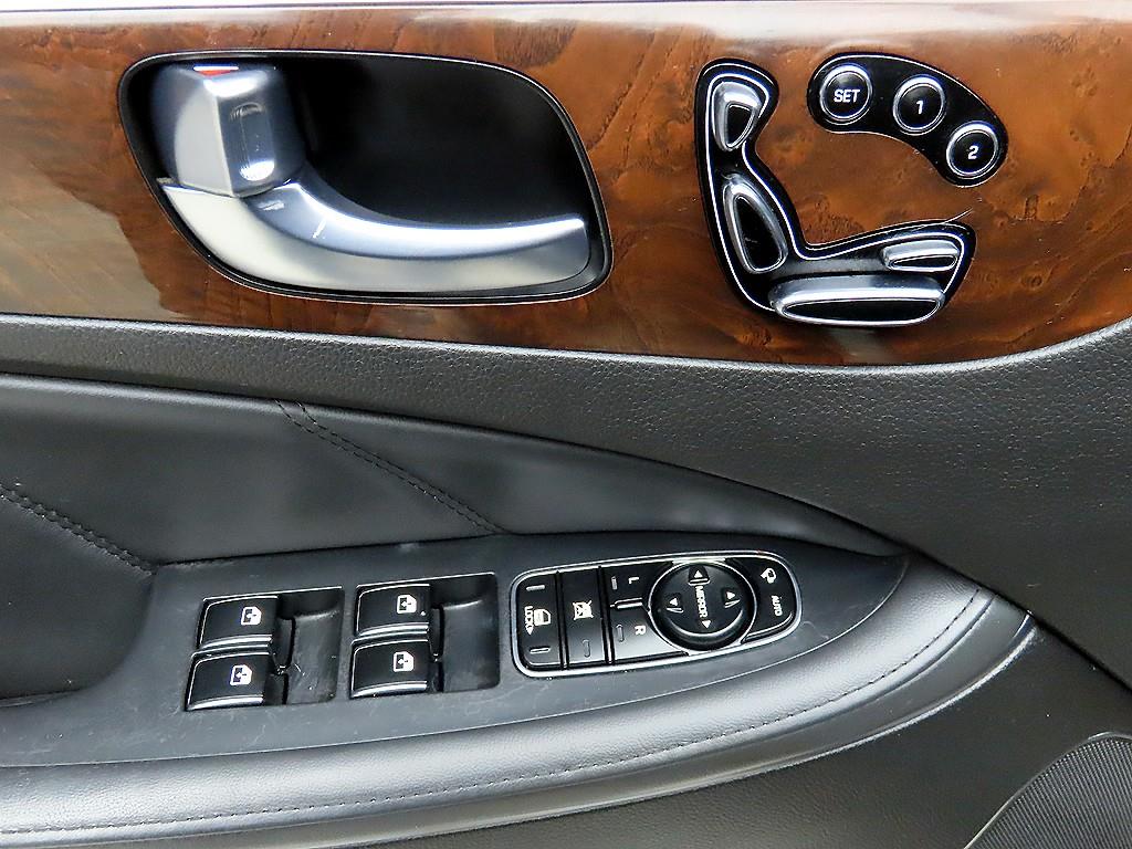 HYUNDAI Equus - Vista 11