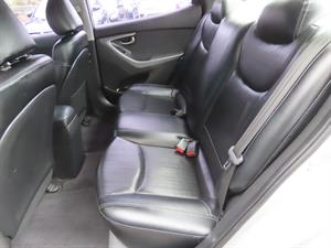 HYUNDAI Avante - Vista 12